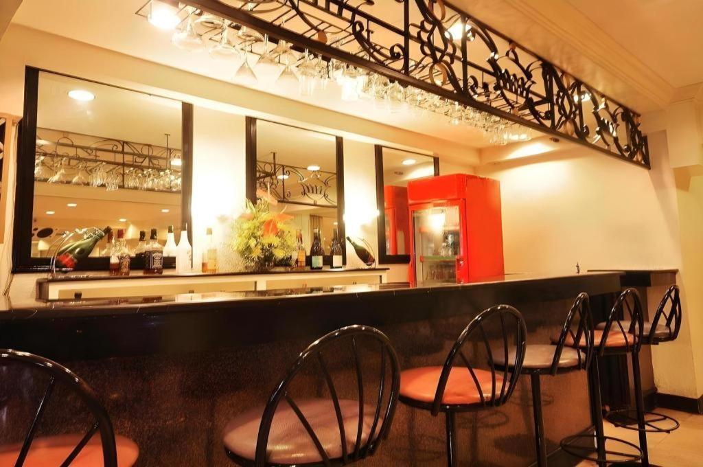 Las Palmas Hotel De Манила Экстерьер фото