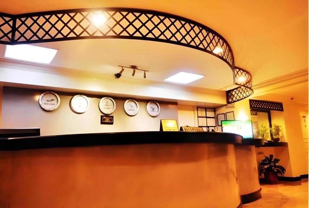 Las Palmas Hotel De Манила Экстерьер фото