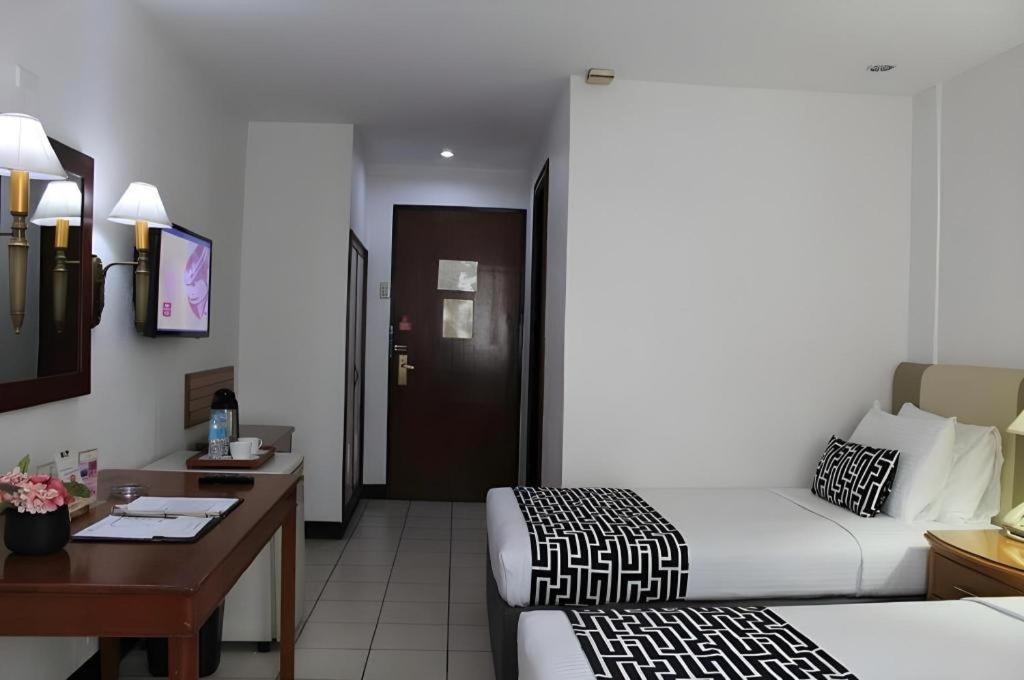 Las Palmas Hotel De Манила Экстерьер фото