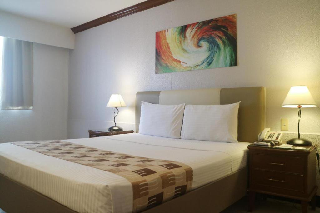Las Palmas Hotel De Манила Экстерьер фото