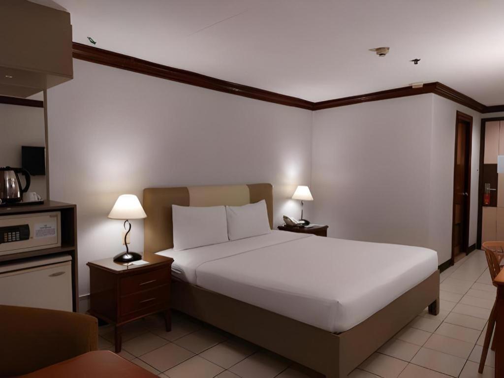 Las Palmas Hotel De Манила Экстерьер фото