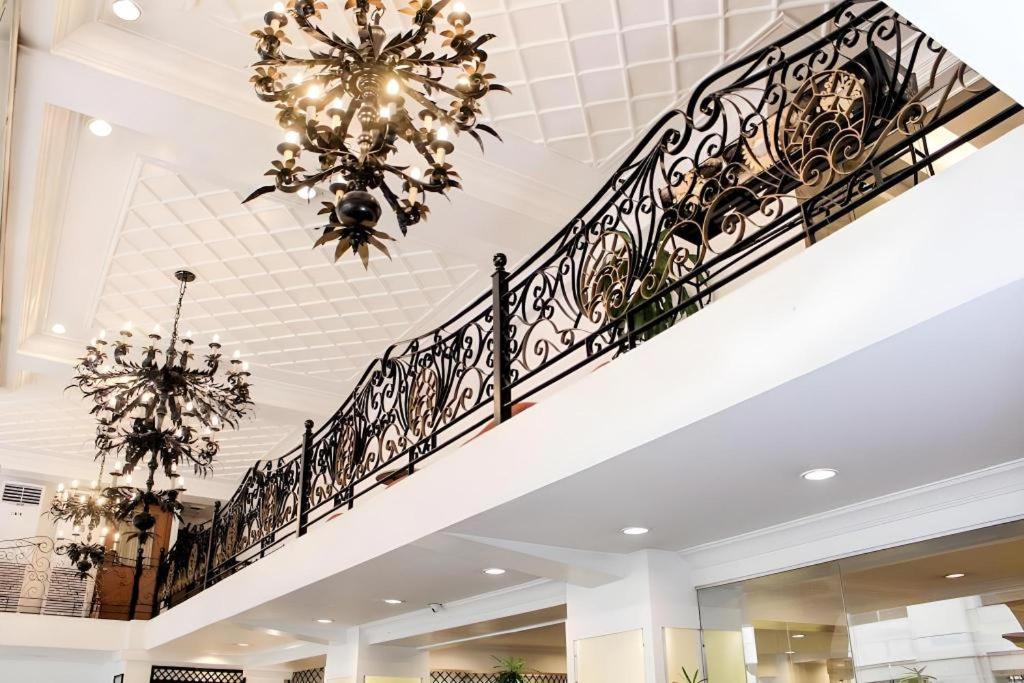 Las Palmas Hotel De Манила Экстерьер фото