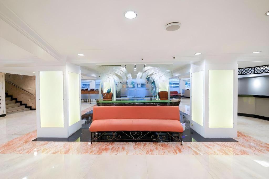 Las Palmas Hotel De Манила Экстерьер фото