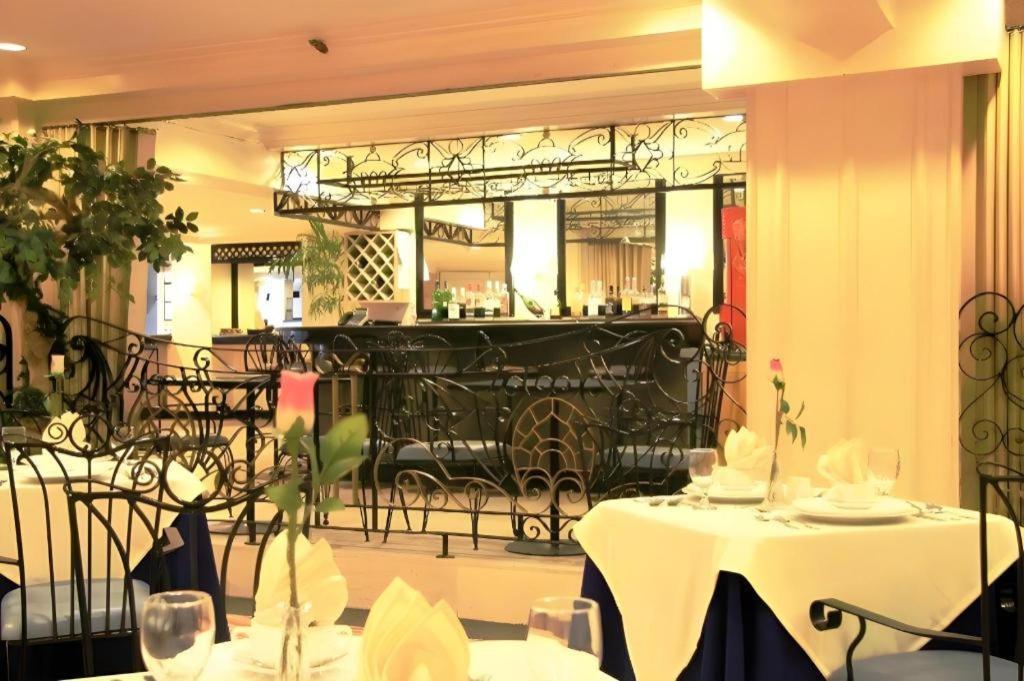 Las Palmas Hotel De Манила Экстерьер фото